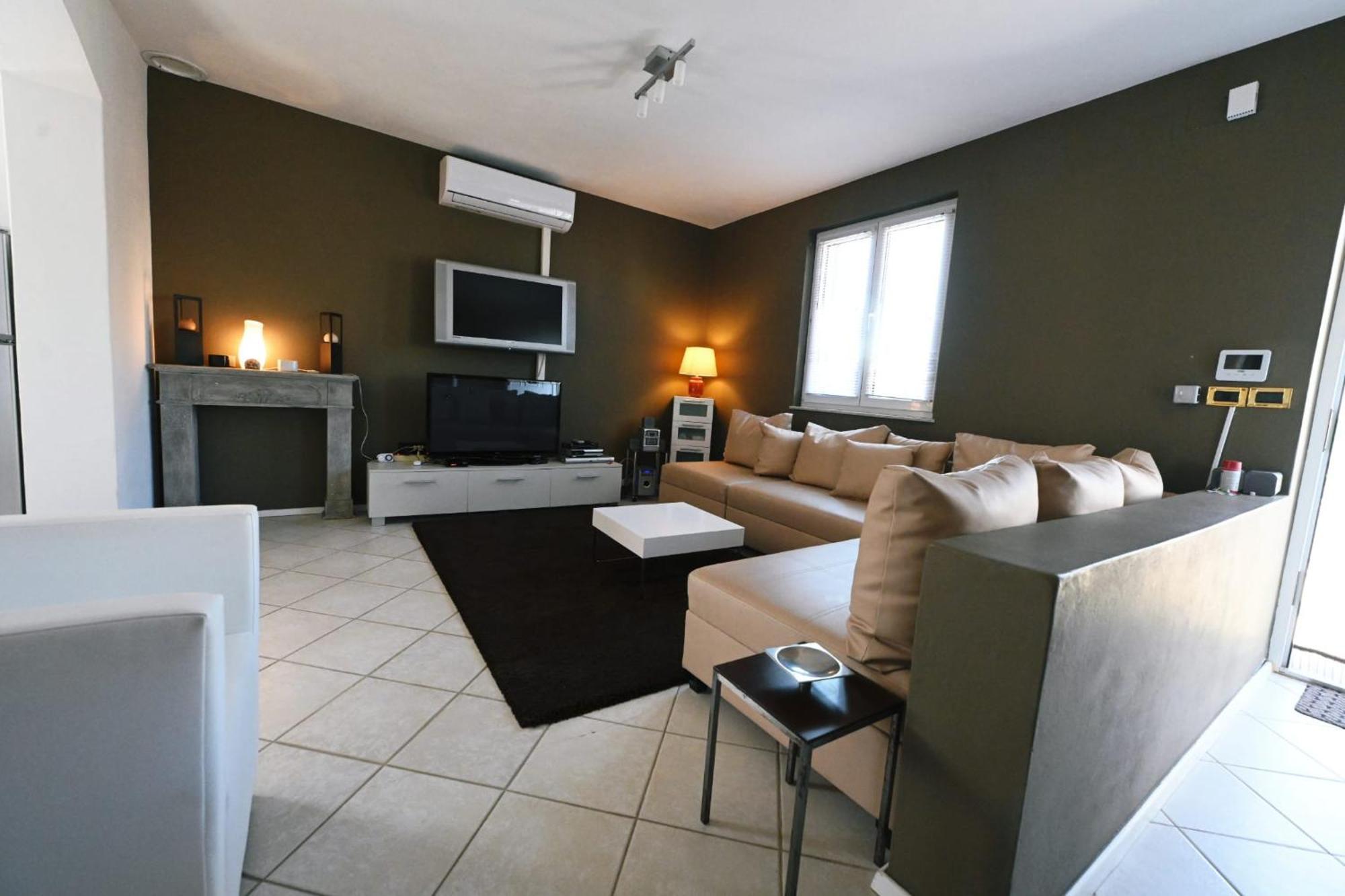 House Isabel Apartment *
